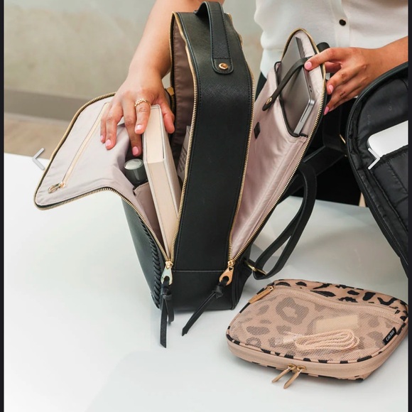 Cal Pak Kaya backpack like new black excellent condition - Picture 6 of 7